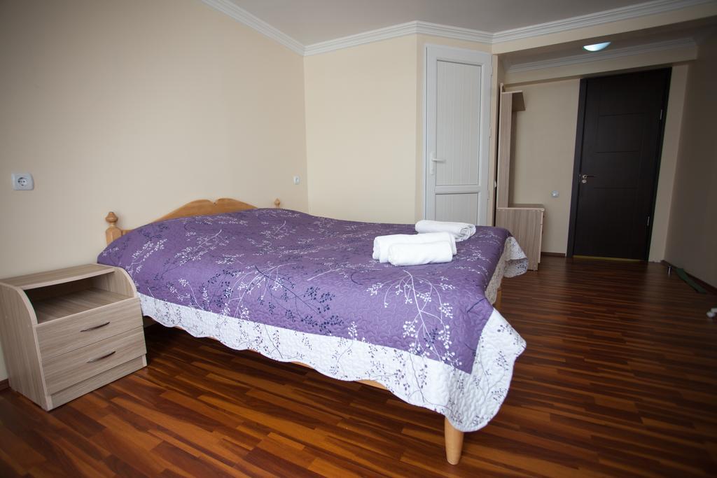 Mestiatour Guest House Quarto foto