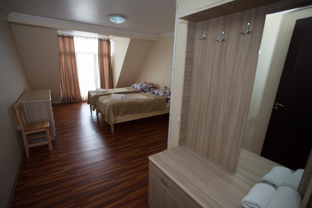 Mestiatour Guest House Quarto foto